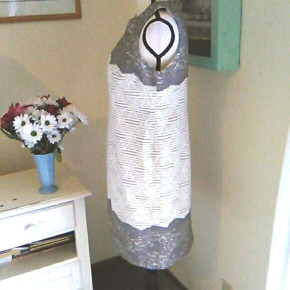 Ann Taylor Loft - Picture 4 of 12